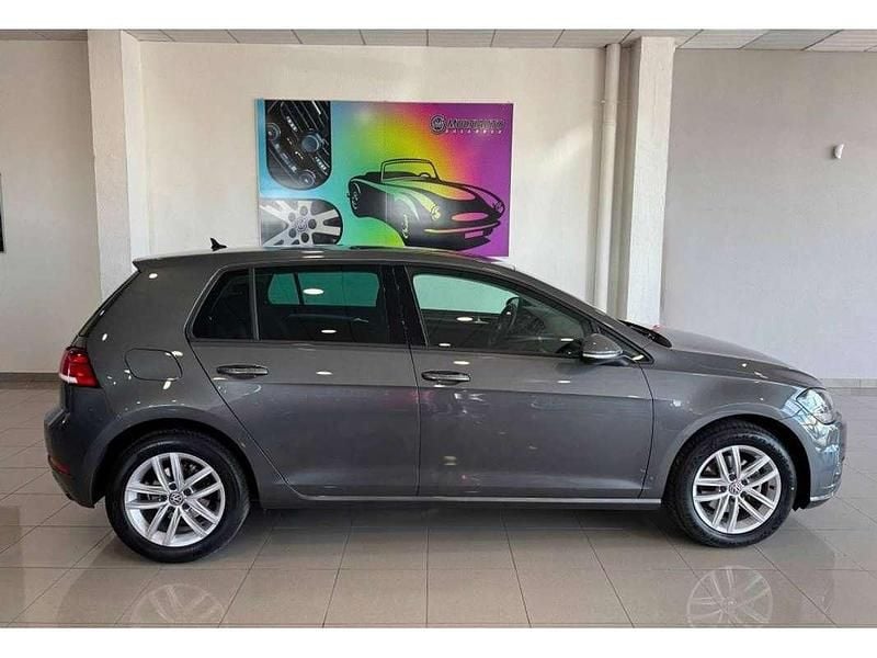 Usado VW Golf VII Advance 116 CV (85 kW) 2020 Gris Utilitario
