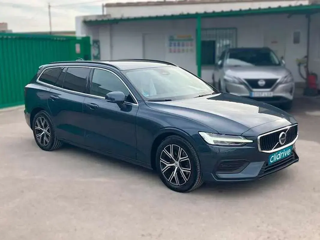 Usado Volvo V60 Core 197 CV (144 kW) 2025 Azul Familiar