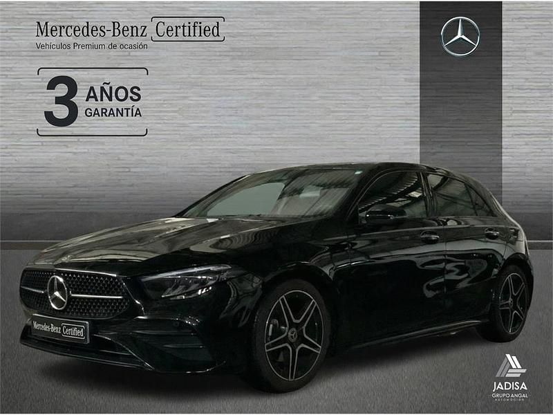 Usado Mercedes A180 AMG line 136 CV (100 kW) 2025 Negro noche Berlina
