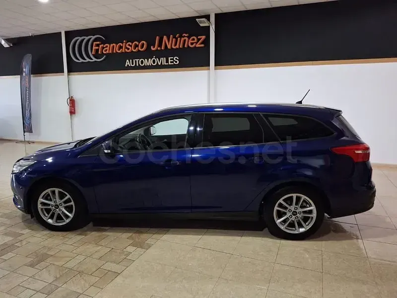 Usado Ford Focus Business Edition 125 CV (91 kW) 2016 Azul Familiar