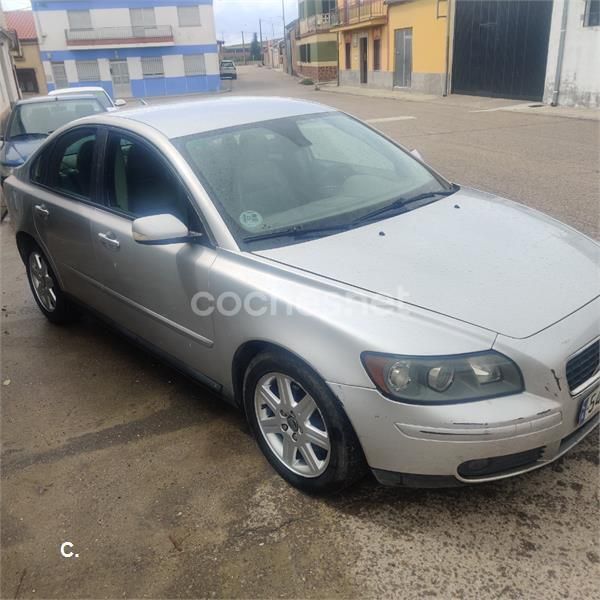 Gris / plata Usado 2004 Volvo S40 Momentum Berlina | 3000 € (Super precio) - Imagen 1/4