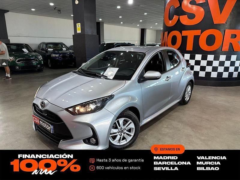 Gris Usado 2023 Toyota Yaris Hybrid Active | 16.250 € (Super precio) - Imagen 1/4