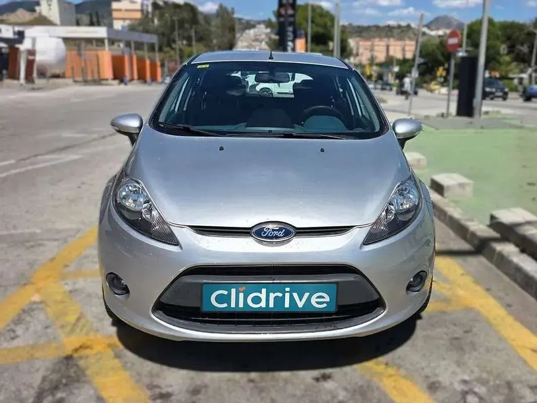 Usado Ford Fiesta Titanium 82 CV (60 kW) 2011 Gris Utilitario