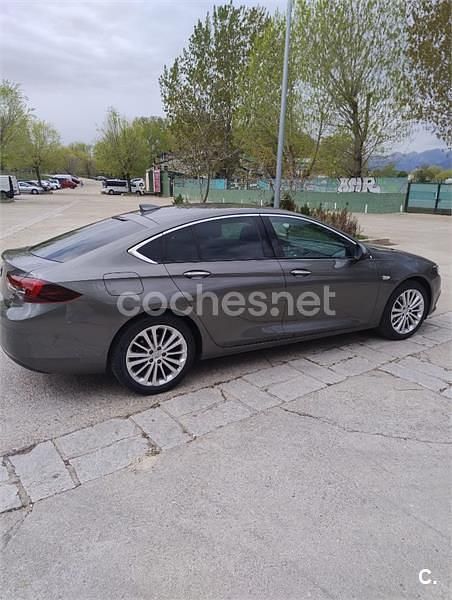 Usado Opel Insignia Excellence 165 CV (121 kW) 2018 Gris / plata Berlina