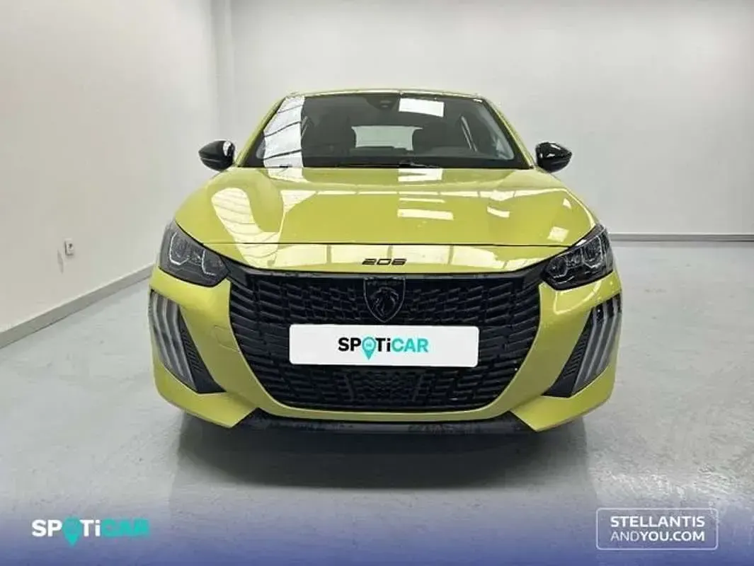 Usado Peugeot 208 Active 102 CV (75 kW) 2024 Amarillo Utilitario