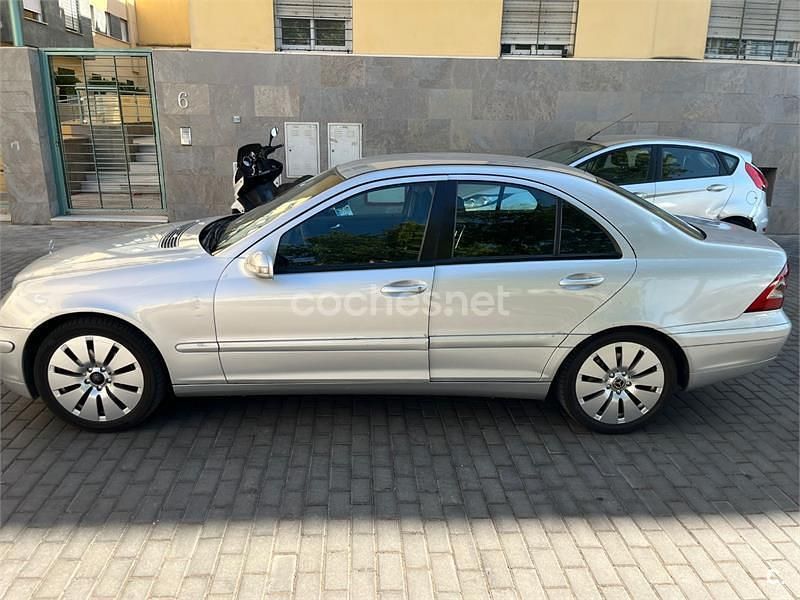 Usado Mercedes C220 Classic 125 CV (91 kW) 2001 Gris / plata Familiar