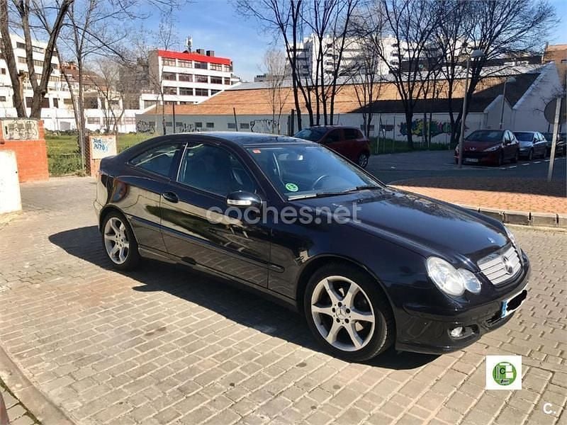 Negro Usado 2007 Mercedes C180 Sport Edition Berlina | 6950 € (Un poco caro) - Imagen 1/4