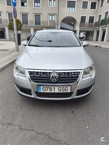 Usado VW Passat Advance 110 CV (80 kW) 2010 Gris / plata Berlina