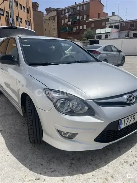 Usado Hyundai i30 Classic 90 CV (66 kW) 2012 Gris / plata Berlina
