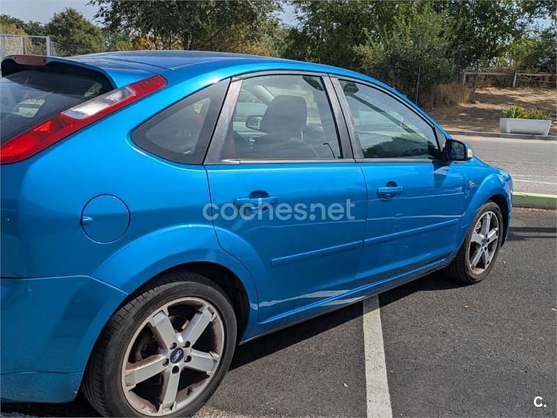 Usado Ford Focus Ghia 115 CV (84 kW) 2007 Azul Berlina