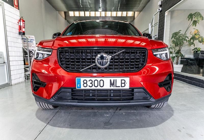 Usado Volvo XC40 Ultimate 163 CV (119 kW) 2023 Rojo SUV