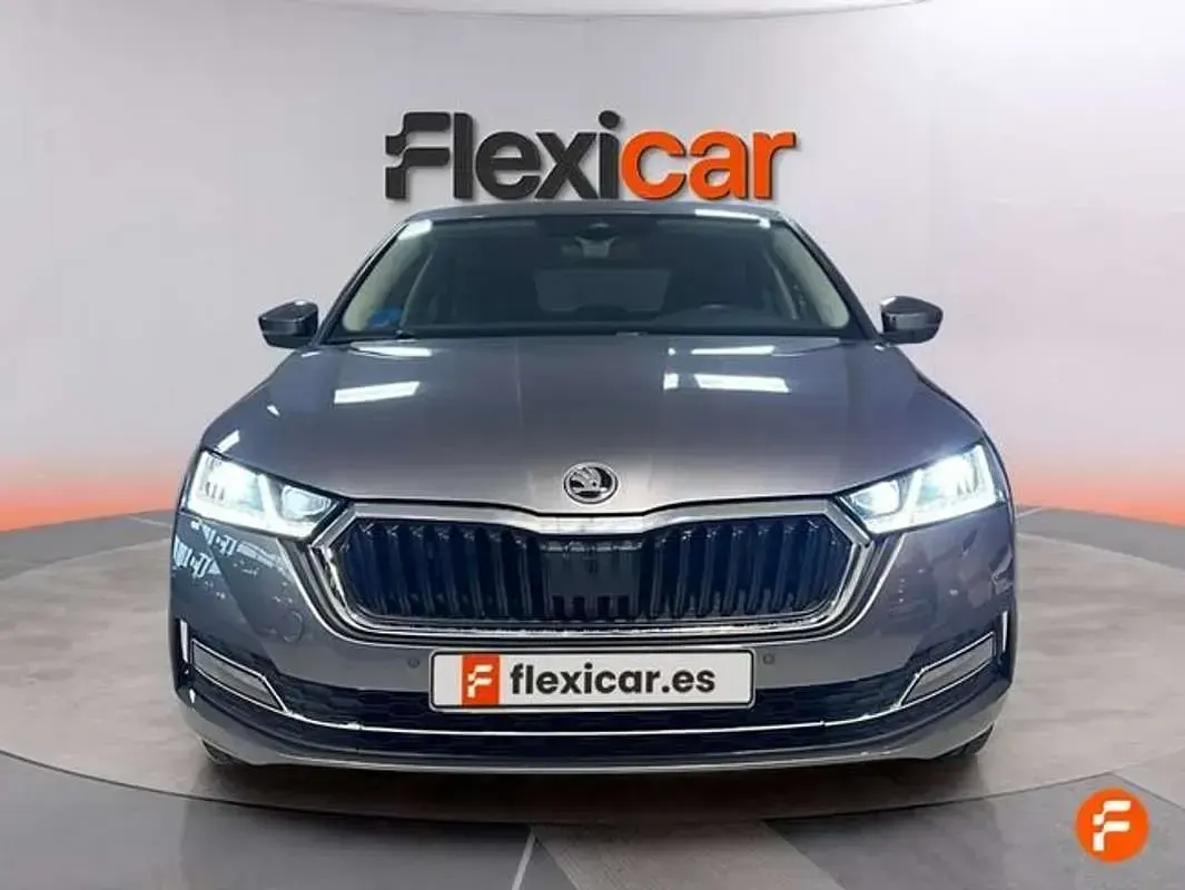 Usado Skoda Octavia Ambition 204 CV (150 kW) 2022 Gris Utilitario