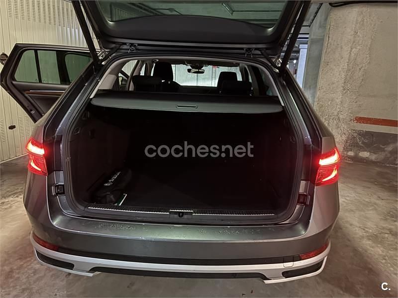 Usado Skoda Superb 150 CV (110 kW) 2021 Gris / plata Familiar