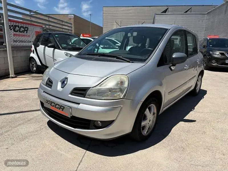 Usado Renault Modus Dynamique 97 CV (71 kW) 2008 Plateado Monovolumen