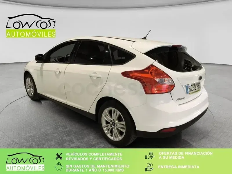 Usado Ford Focus Trend 105 CV (77 kW) 2011 Blanco Berlina