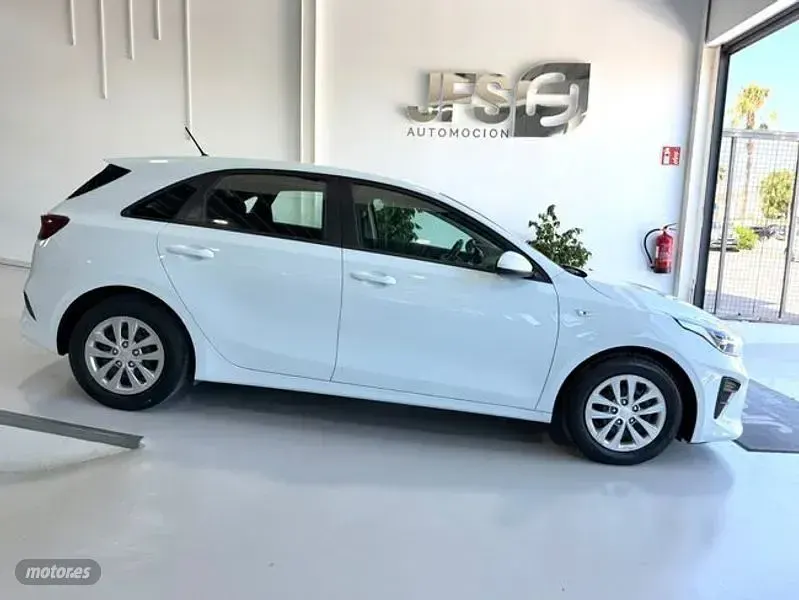 Usado Kia Ceed 120 CV (88 kW) 2020 Blanco Utilitario