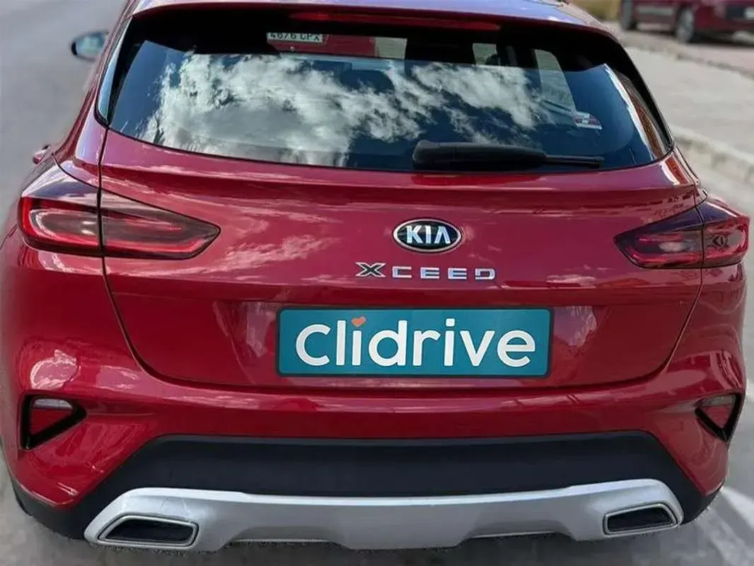 Usado Kia XCeed 120 CV (88 kW) 2019 Rojo SUV