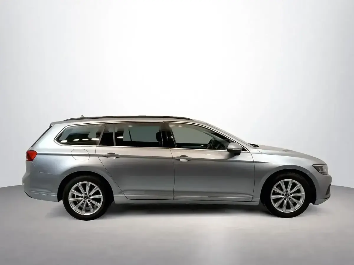 Usado VW Passat Executive 122 CV (89 kW) 2022 Plateado Familiar