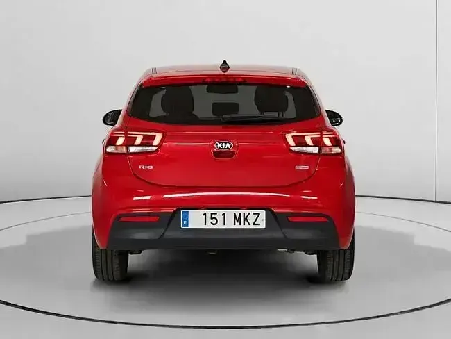 Usado Kia Rio 100 CV (73 kW) 2017 Rojo Berlina