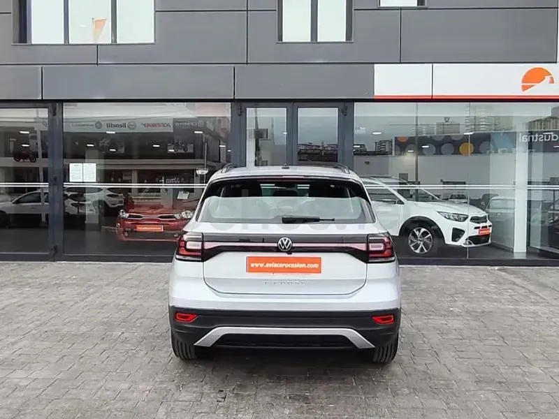 Usado VW T-Cross Advance 95 CV (69 kW) 2023 Gris / plata SUV