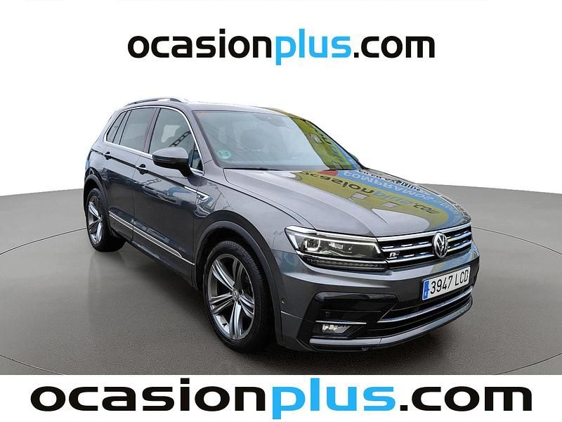 Usado VW Tiguan Sportline 150 CV (110 kW) 2019 Gris SUV