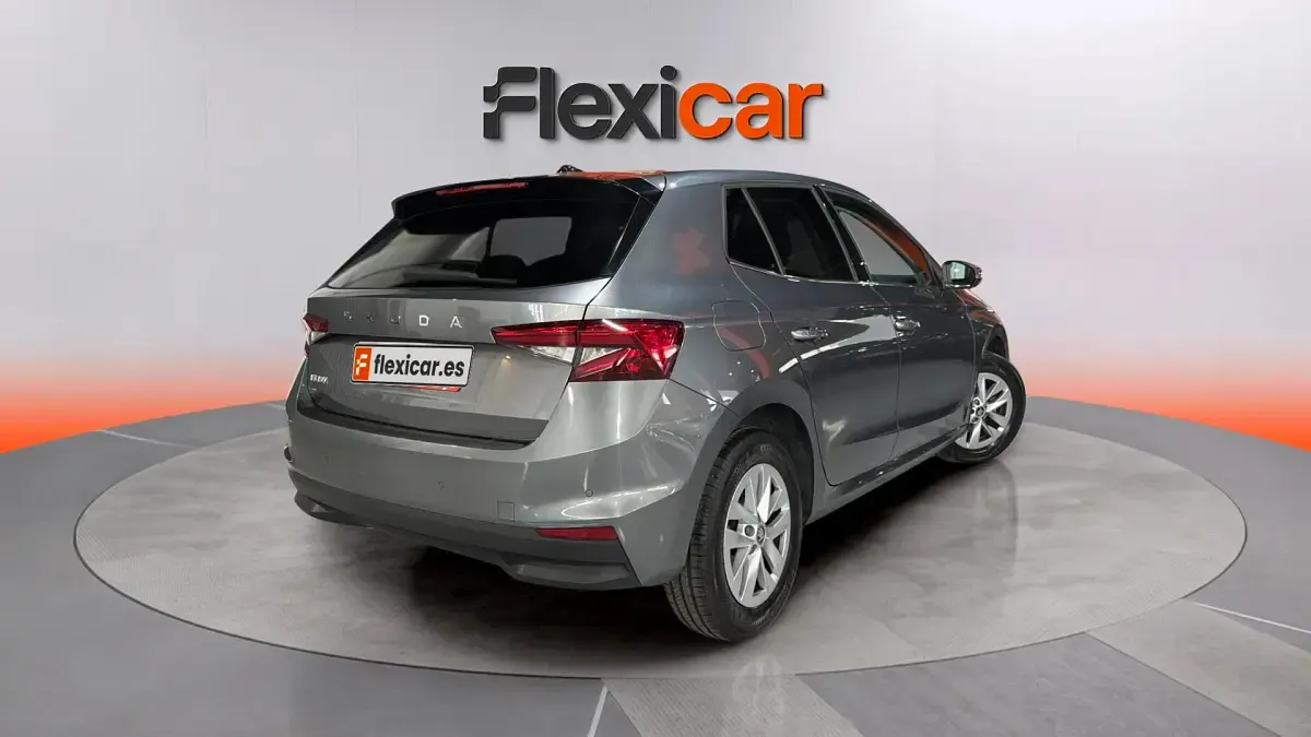 Usado Skoda Fabia Selection 95 CV (69 kW) 2025 Gris Utilitario