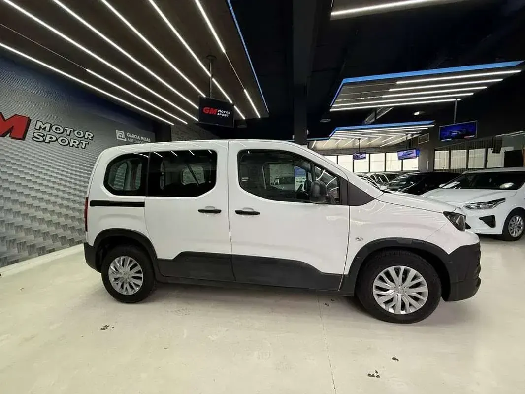 Usado Peugeot Rifter Active 102 CV (75 kW) 2020 Blanco Monovolumen