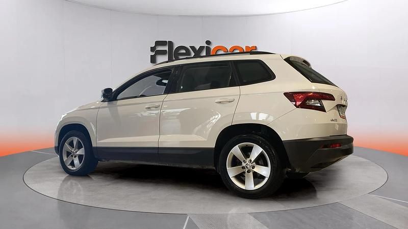 Usado Skoda Karoq Ambition 150 CV (110 kW) 2020 Blanco SUV