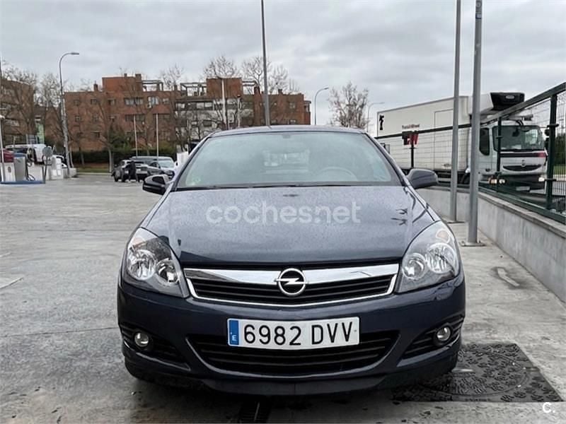 Usado Opel Astra GTC Sport 105 CV (77 kW) 2006 Negro Berlina