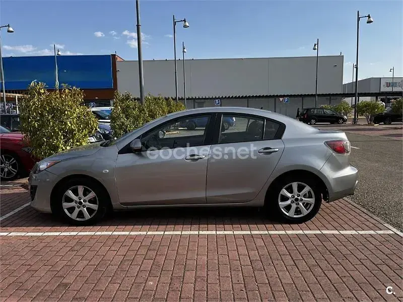 Usado Mazda 3 Active 109 CV (80 kW) 2011 Gris / plata Berlina