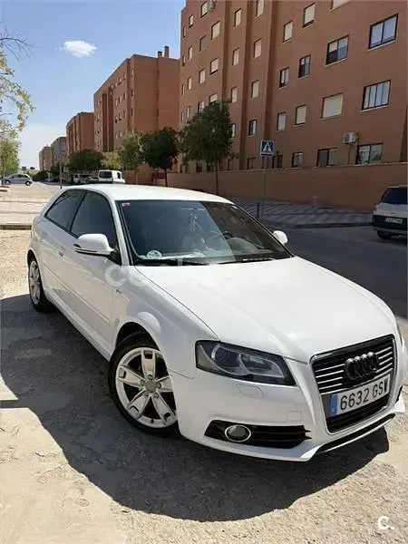 Usado Audi A3 Ambition 140 CV (102 kW) 2010 Blanco Utilitario