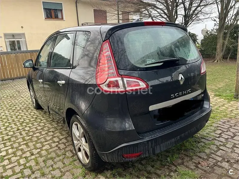 Usado Renault Scénic III Dynamique 110 CV (80 kW) 2011 Negro Monovolumen