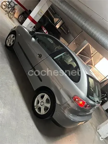 Usado Seat Ibiza Fresh 75 CV (55 kW) 2004 Gris / plata Utilitario