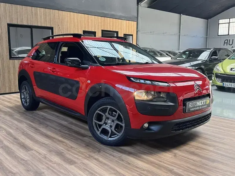Usado Citroën C4 Cactus Feel 92 CV (67 kW) 2015 Rojo Utilitario