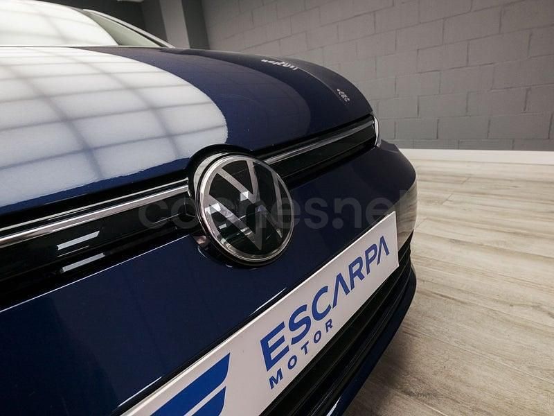 Usado VW Golf VIII Life 150 CV (110 kW) 2020 Azul Berlina