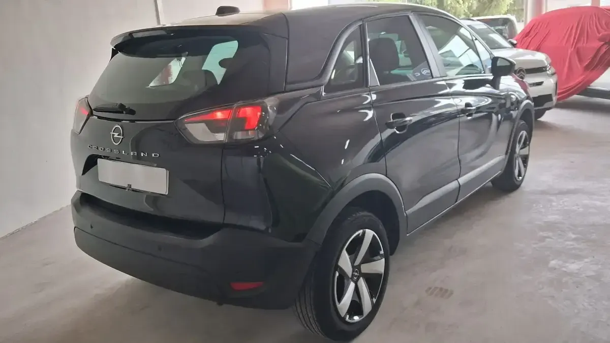 Usado Opel Crossland Edition 110 CV (80 kW) 2022 Negro SUV
