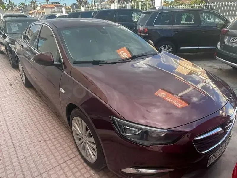 Usado Opel Insignia Innovation 136 CV (100 kW) 2019 Granate Berlina