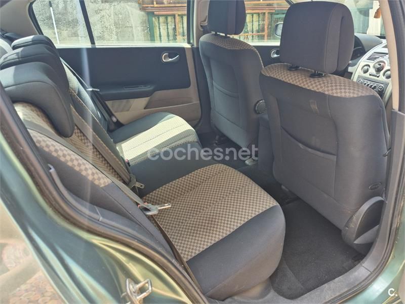 Verde Usado 2003 Renault Mégane II Dynamique Berlina | 1700 € (Buen precio) - Imagen 1/4