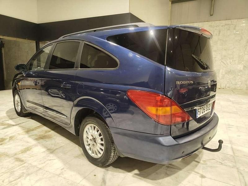 Usado Ssangyong (KGM) Rodius 165 CV (121 kW) 2011 Azul Monovolumen
