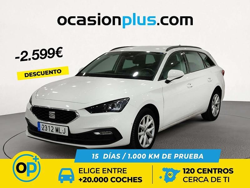 Usado Seat Leon Style 130 CV (95 kW) 2023 Blanco Familiar