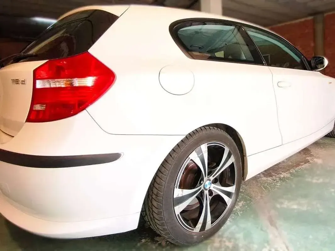 Usado BMW 116 116 CV (85 kW) 2011 Blanco Utilitario