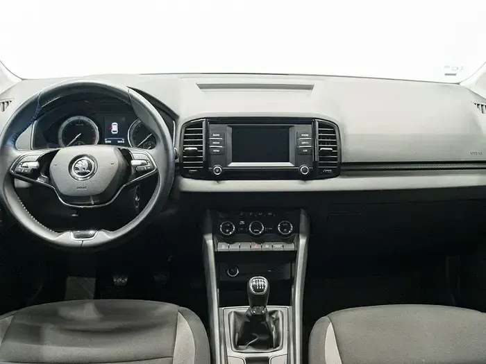 Usado Skoda Karoq Active 110 CV (80 kW) 2023 Blanco SUV