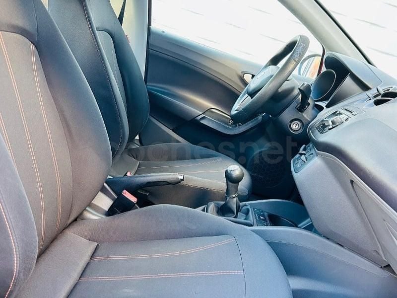 Usado Seat Ibiza Reference 90 CV (66 kW) 2010 Rojo Berlina