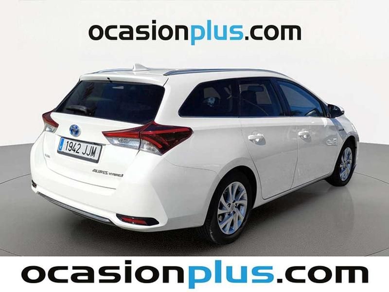 Usado Toyota Auris Touring Sports Active 136 CV (100 kW) 2015 Blanco Familiar