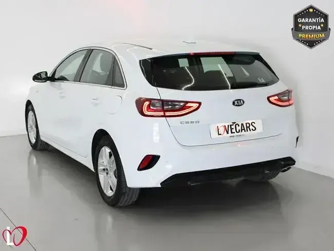 Usado Kia Ceed 101 CV (74 kW) 2021 Blanco Utilitario