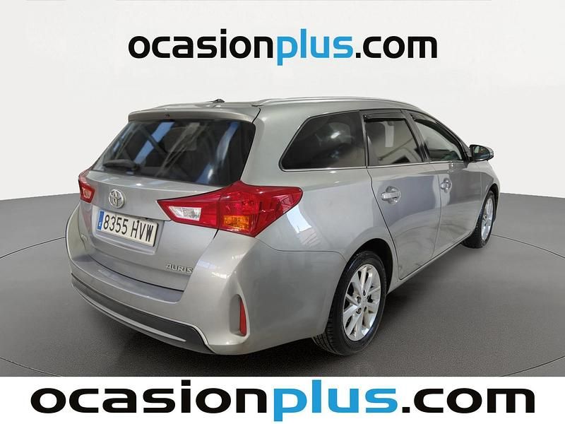 Usado Toyota Auris Active 132 CV (97 kW) 2014 Gris Familiar