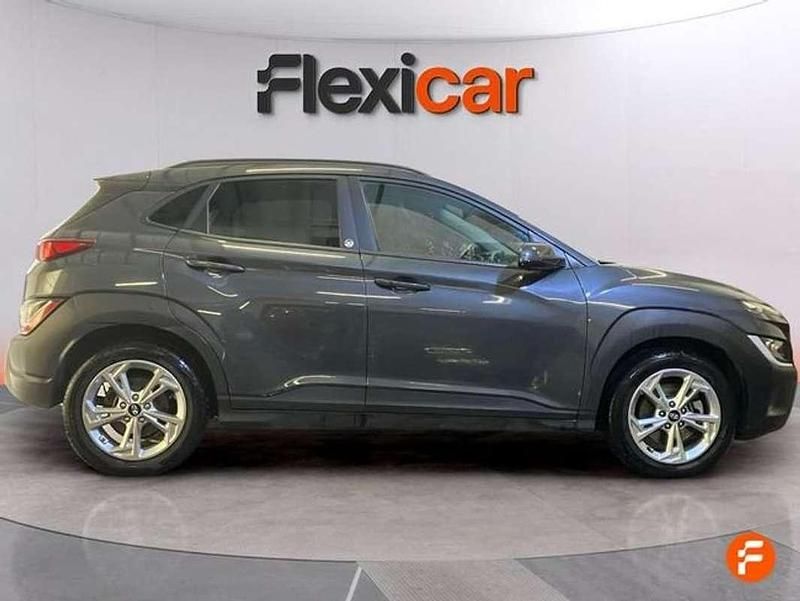 Usado Hyundai Kona 120 CV (88 kW) 2022 Gris SUV
