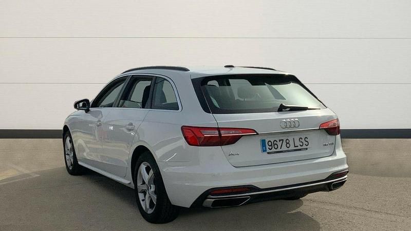 Usado Audi A4 Advanced 163 CV (119 kW) 2021 Blanco Familiar