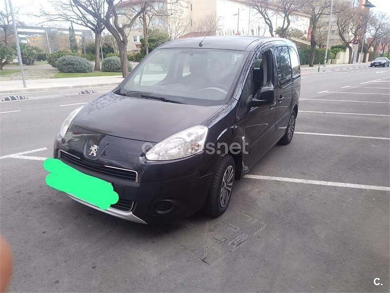 Usado Peugeot Partner Tepee Active 92 CV (67 kW) 2013 Negro Monovolumen
