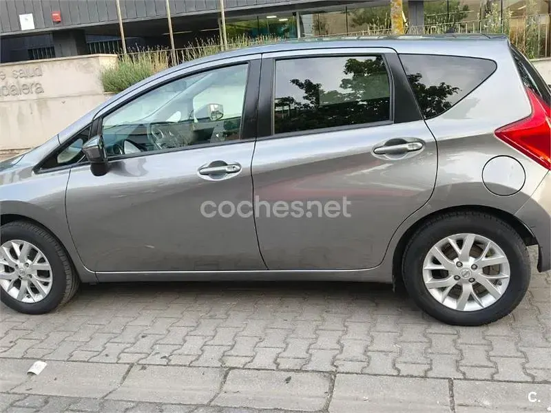 Usado Nissan Note Acenta 80 CV (58 kW) 2015 Gris / plata Utilitario